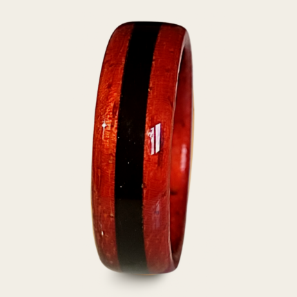 Bentwood epoxy prsten od ruzinog drveta i crne epoxy smole ručna izrada drvomARTin