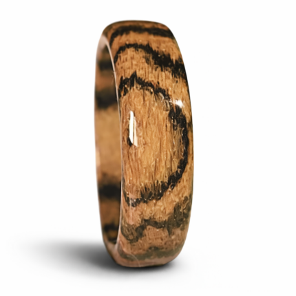 Drveni prsten od sandalovine – ručno rađen, prirodni godovi i topla braon nijansa
