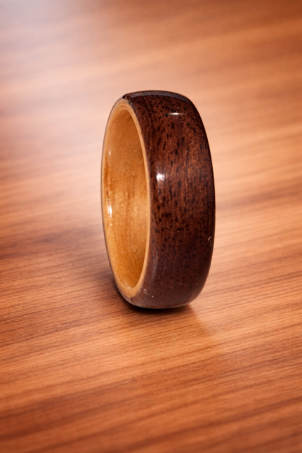 Fusion drveni prsten od americkog oraha i hrasta - unikatni rucni rad