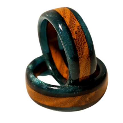 Bentwood prsten sa zelenom epoxy smolom – Titan