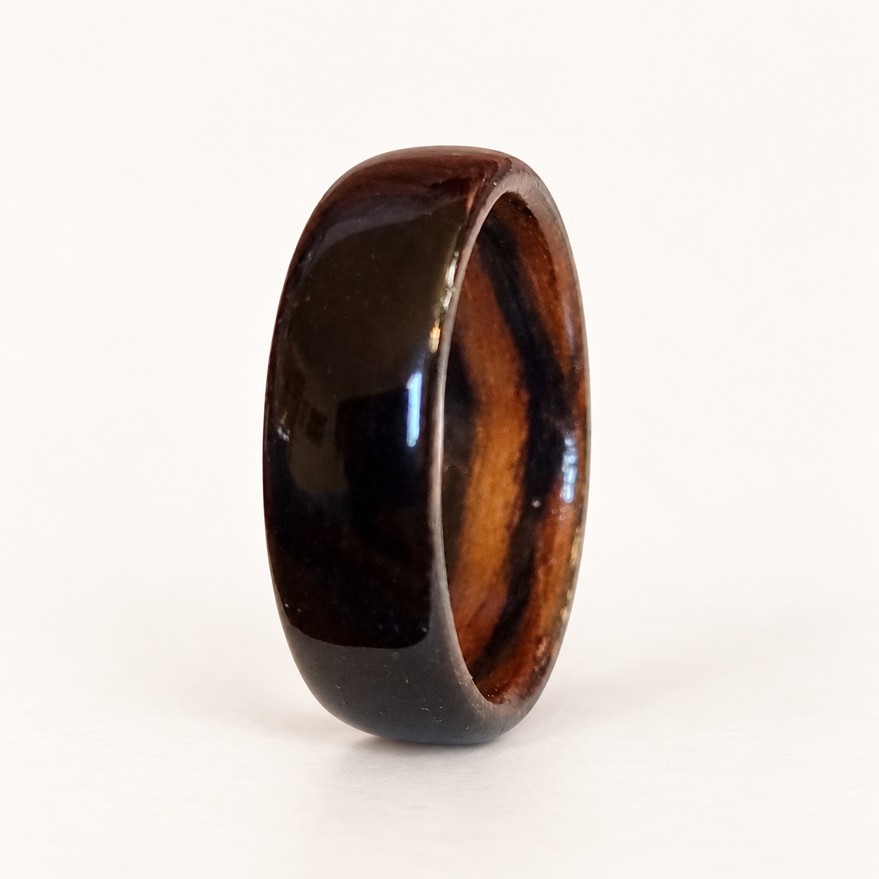 bentwood prsten od ebony i zebrano drveta drvomartin